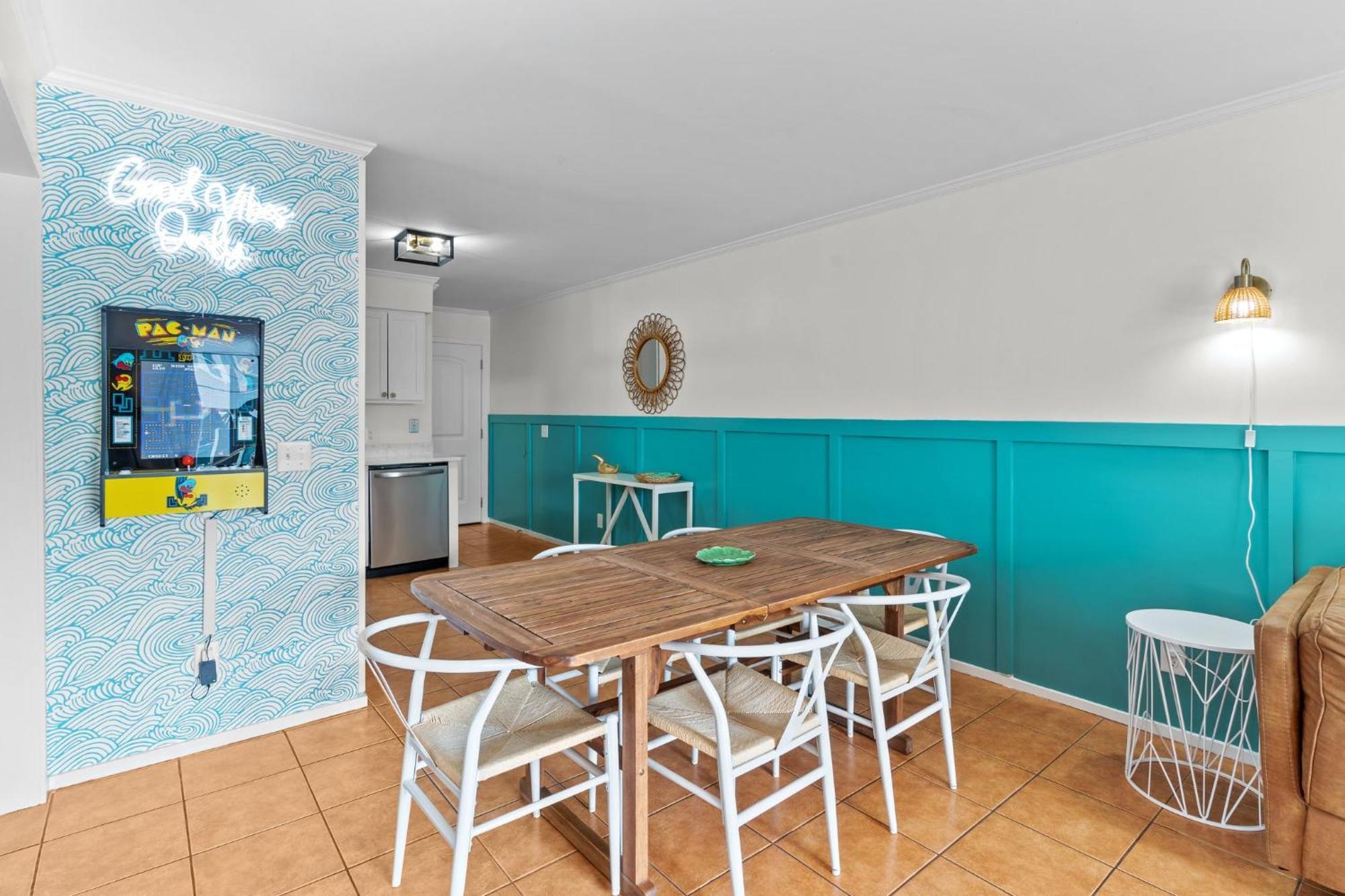 Hang Ten Hideaway, Pool, Condo, Parking - 6 Person Max Occupancy Carolina Beach Esterno foto