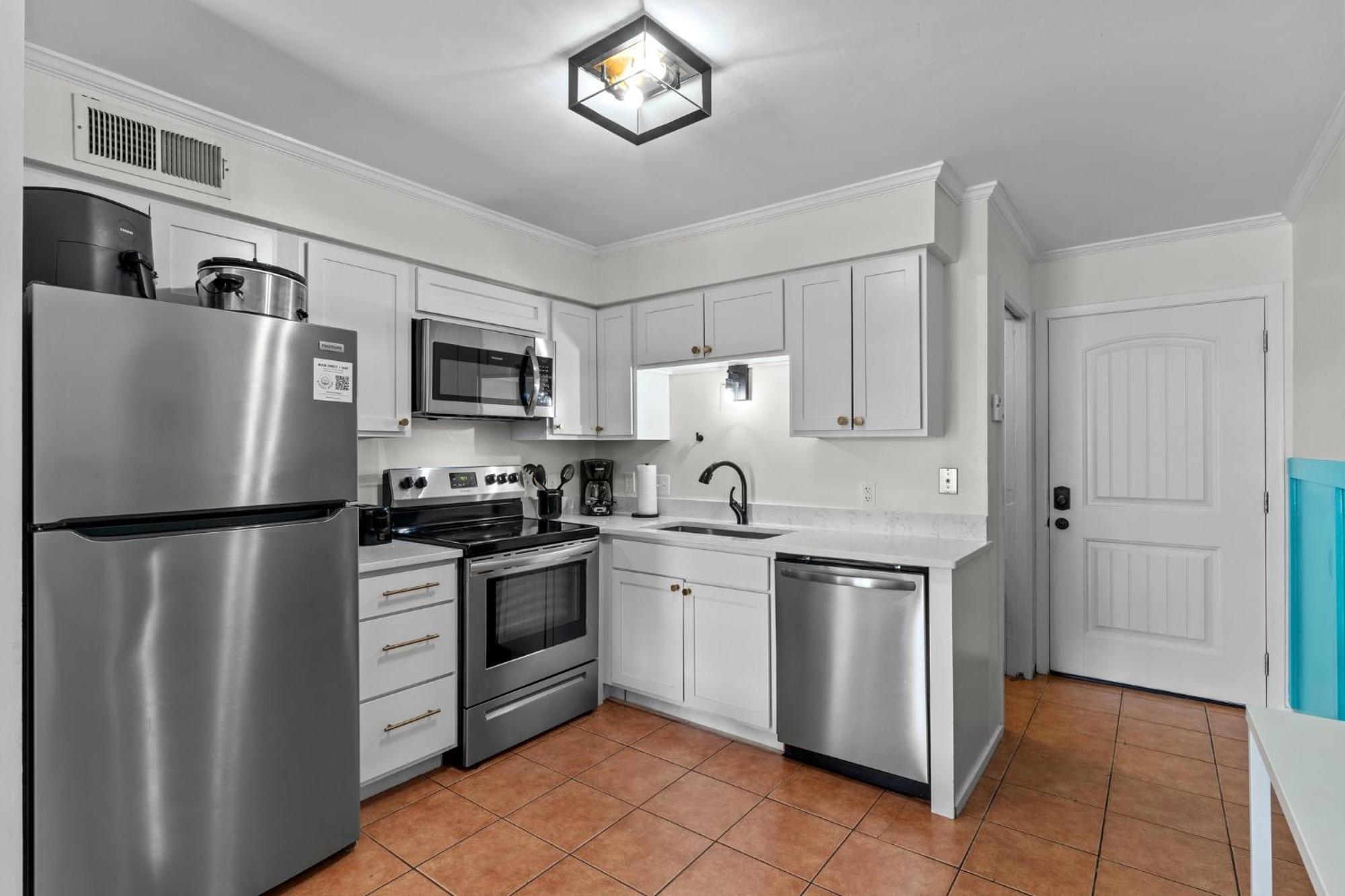 Hang Ten Hideaway, Pool, Condo, Parking - 6 Person Max Occupancy Carolina Beach Esterno foto